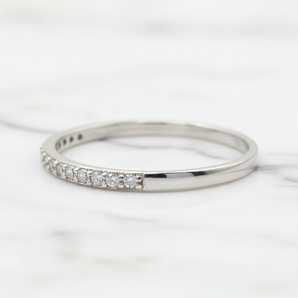 Scintillating cubic Zirconia in German Silver