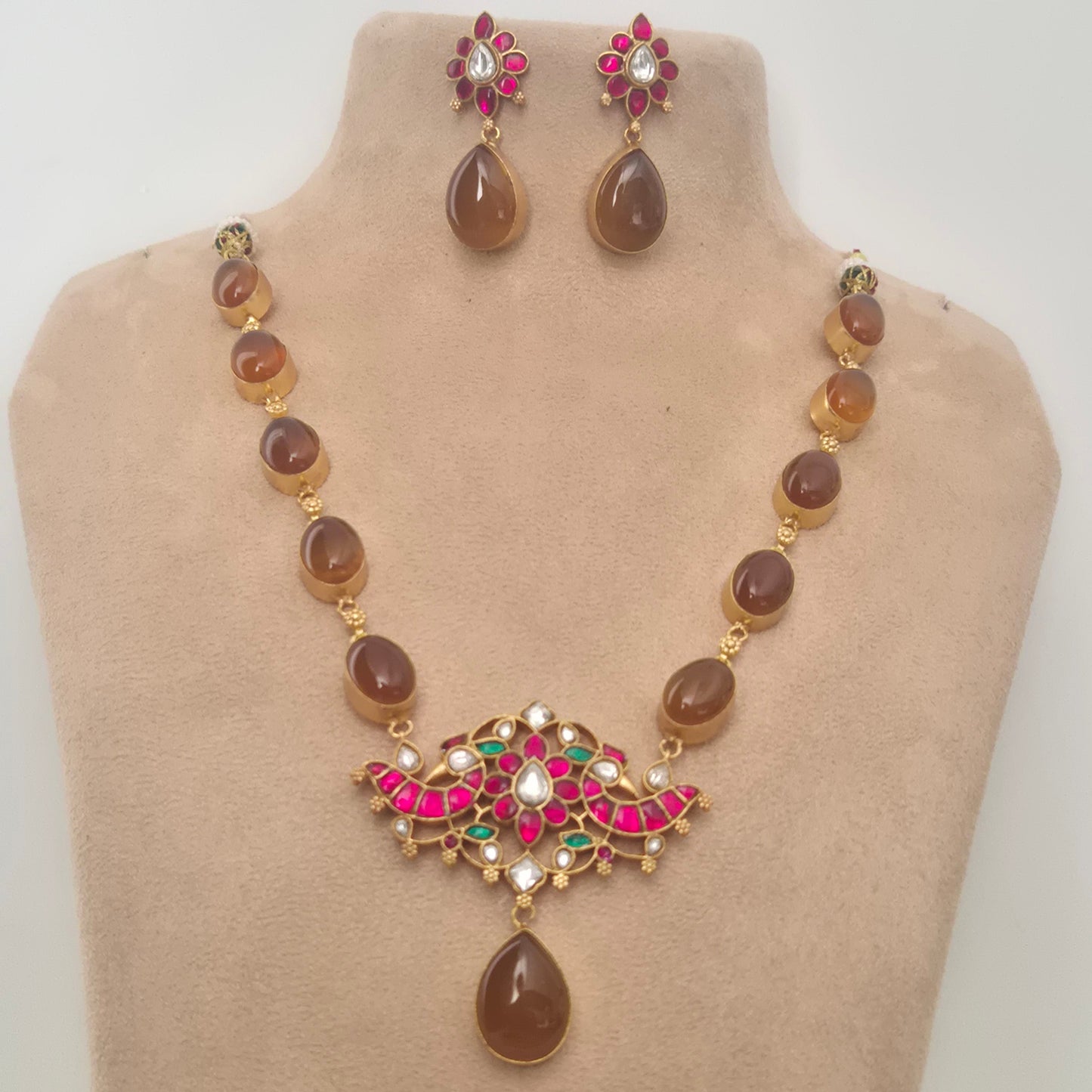 Hessonite gemstone with Fuschia pink Jadau Kundan Set