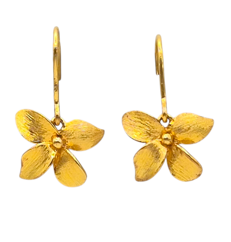 Yellow Gold plated Flower in 925 Siver, a floral and feminine vibe