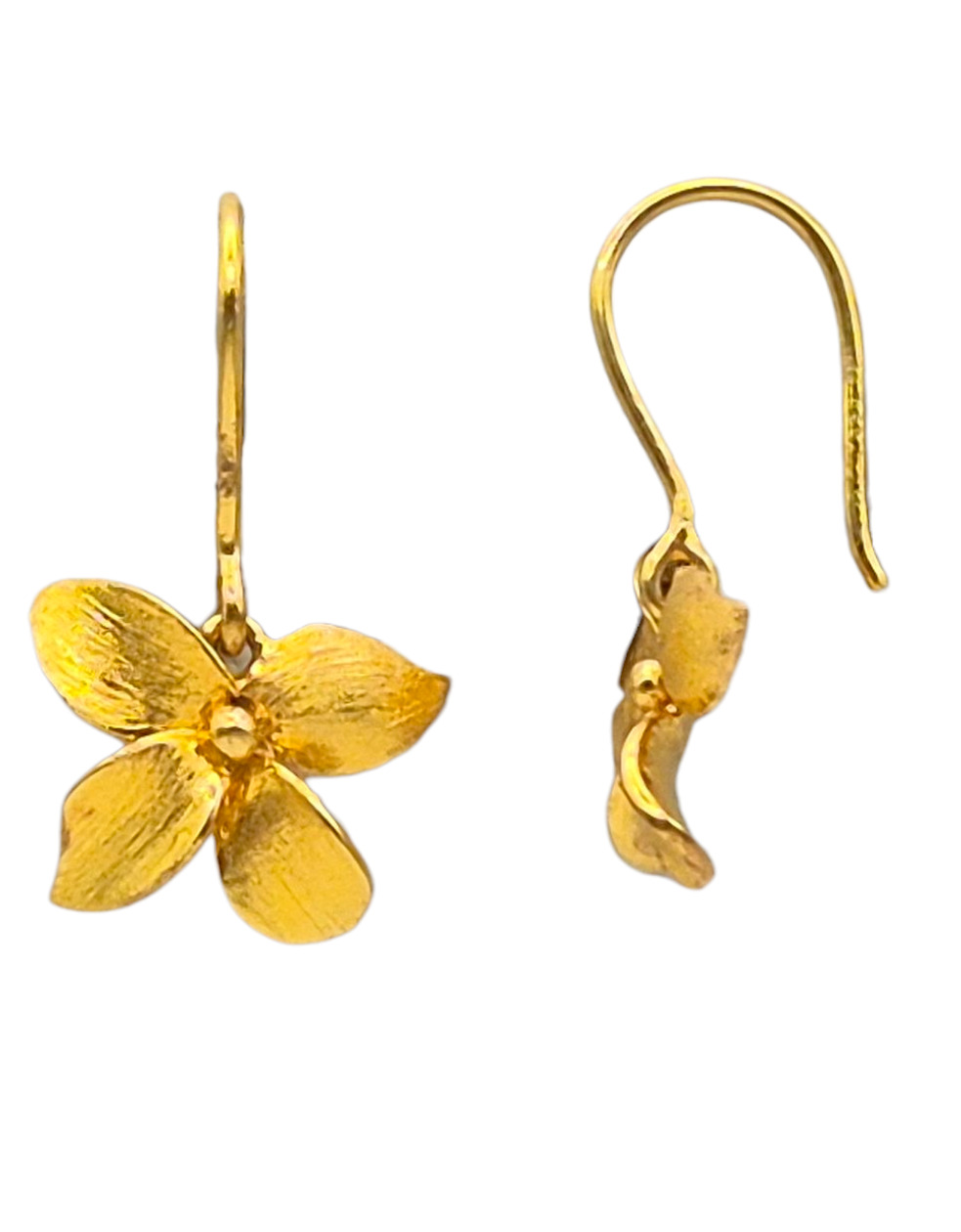 Yellow Gold plated Flower in 925 Siver, a floral and feminine vibe