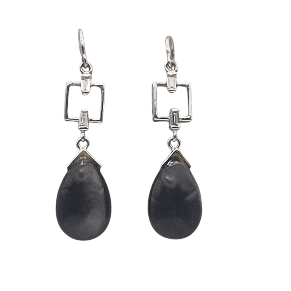 Mother of Pearl and Natural Baguette Diamonds in 18kt White Gold , a set of earrings and pendant