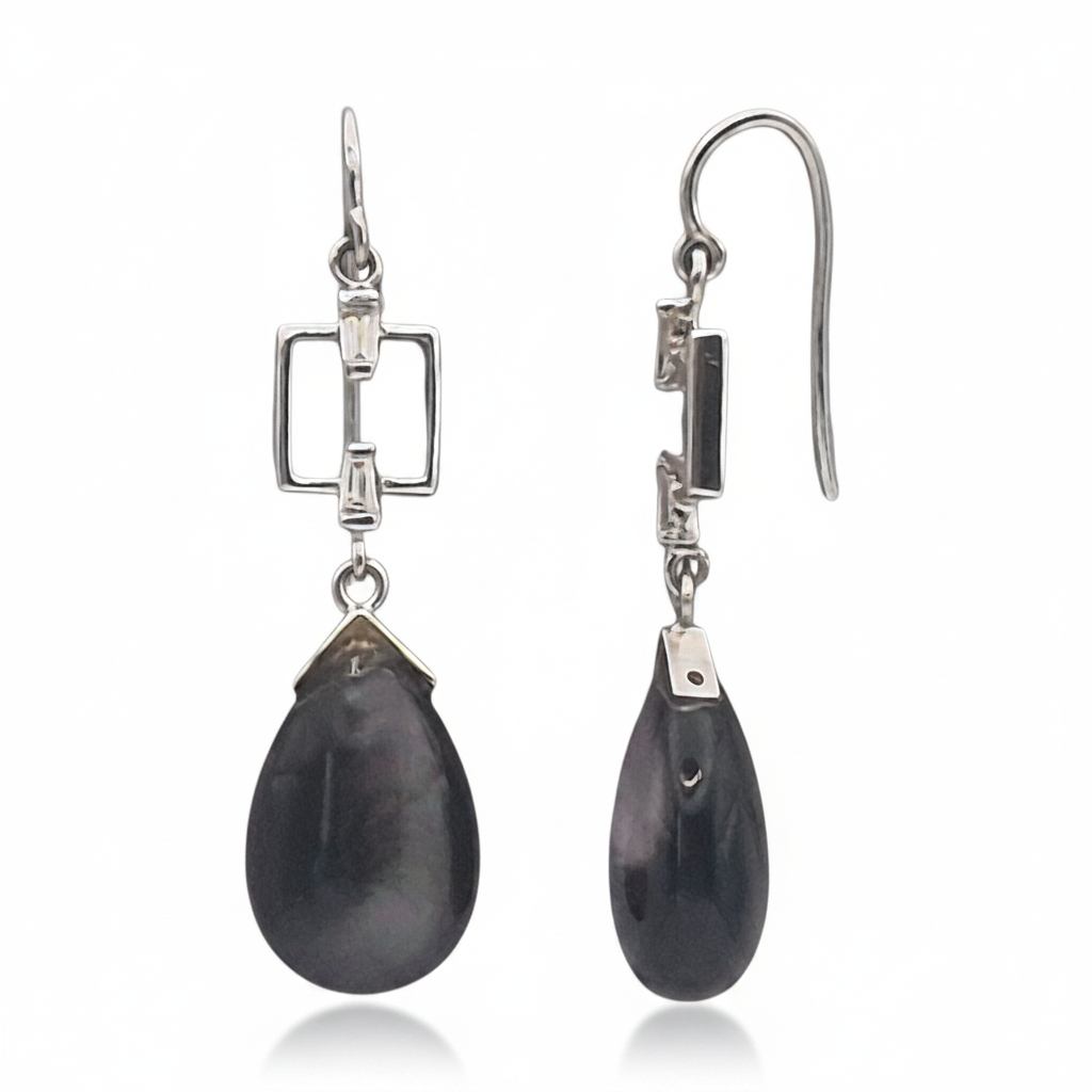 Mother of Pearl and Natural Baguette Diamonds in 18kt White Gold , a set of earrings and pendant