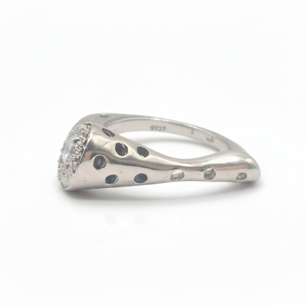 Fancy Dotted Ring in 925 Silver