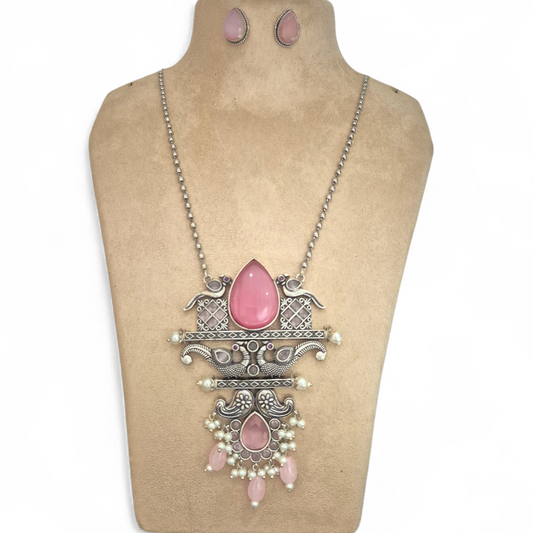 Pink quartz in an antique design in brass