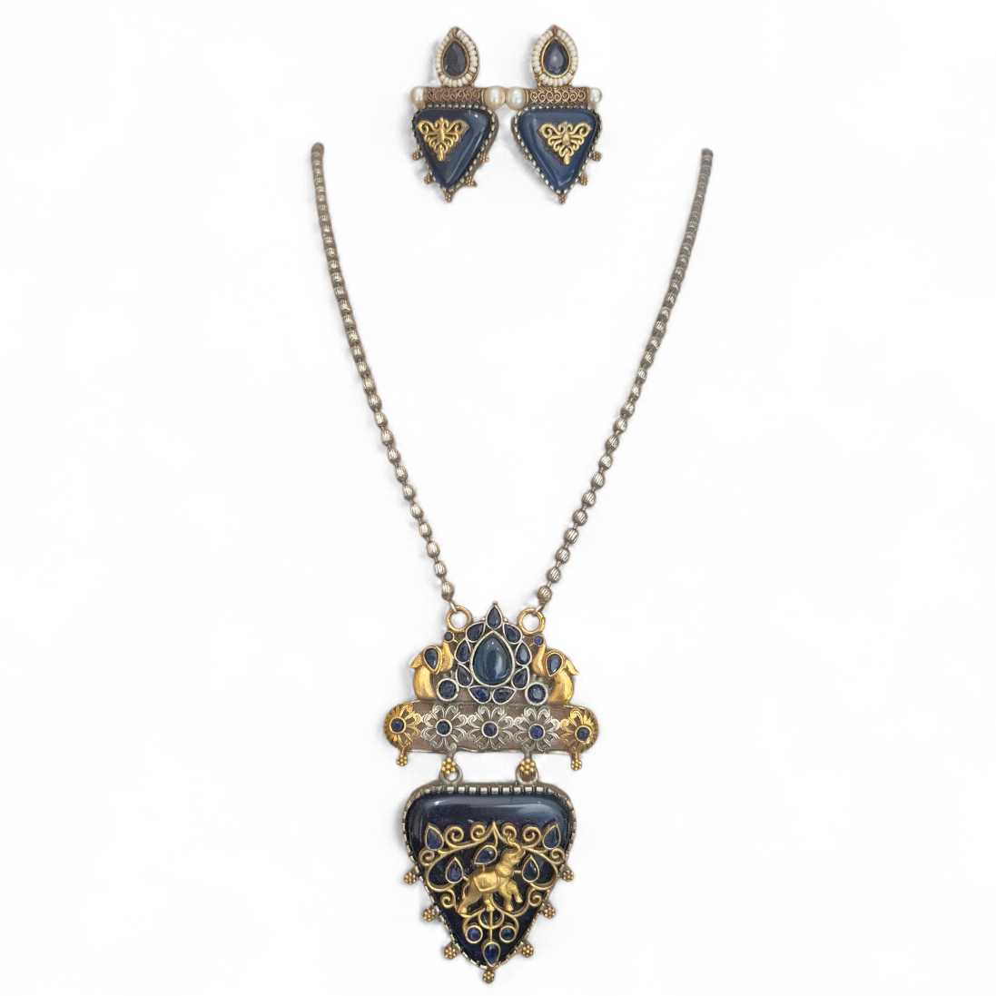 Royal Blue quartz in a vintage design in dual tone brass