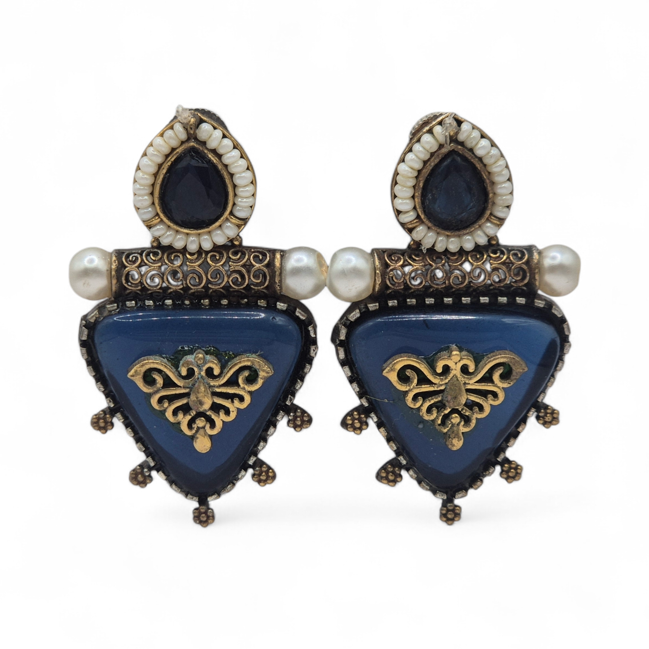 Royal Blue quartz in a vintage design in dual tone brass