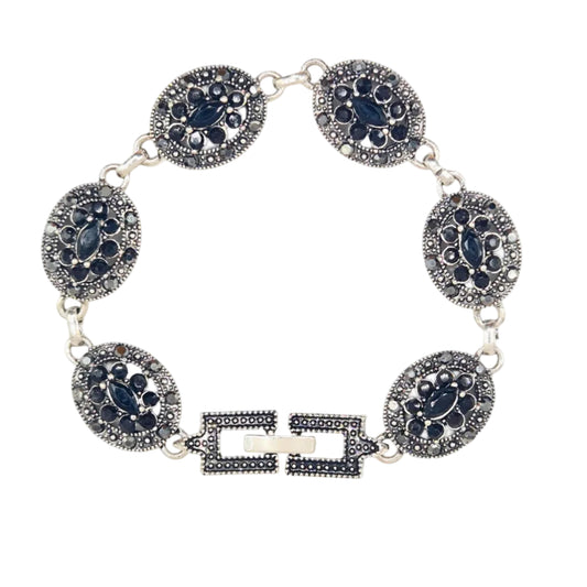 Black Oval Floral quartz in brass