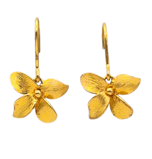 Yellow Gold plated Flower in 925 Siver, a floral and feminine vibe