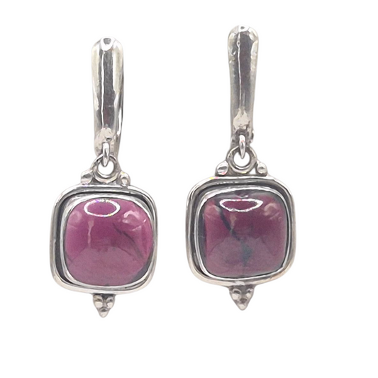 Natural garnet gemstone set in 925 silver, to make this art deco earring