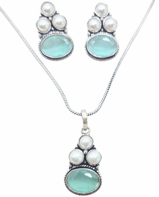 Pastel Green quartz with Pearls Set in brass