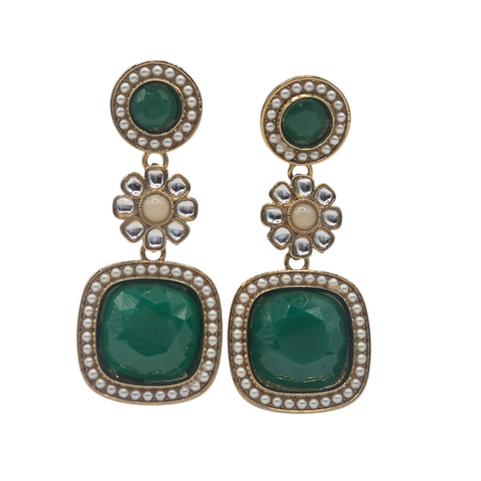 Green quartz and kundan in brass