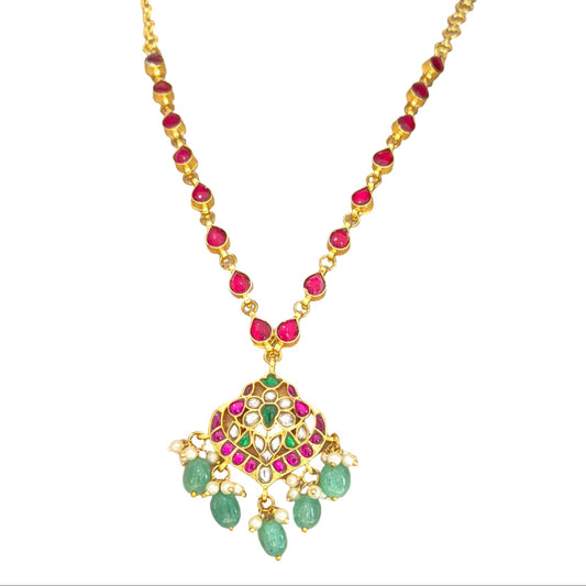 Kundan with green onyx and pearls in brass