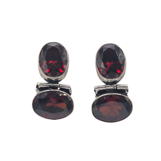 Pomegranate red quartz in brass